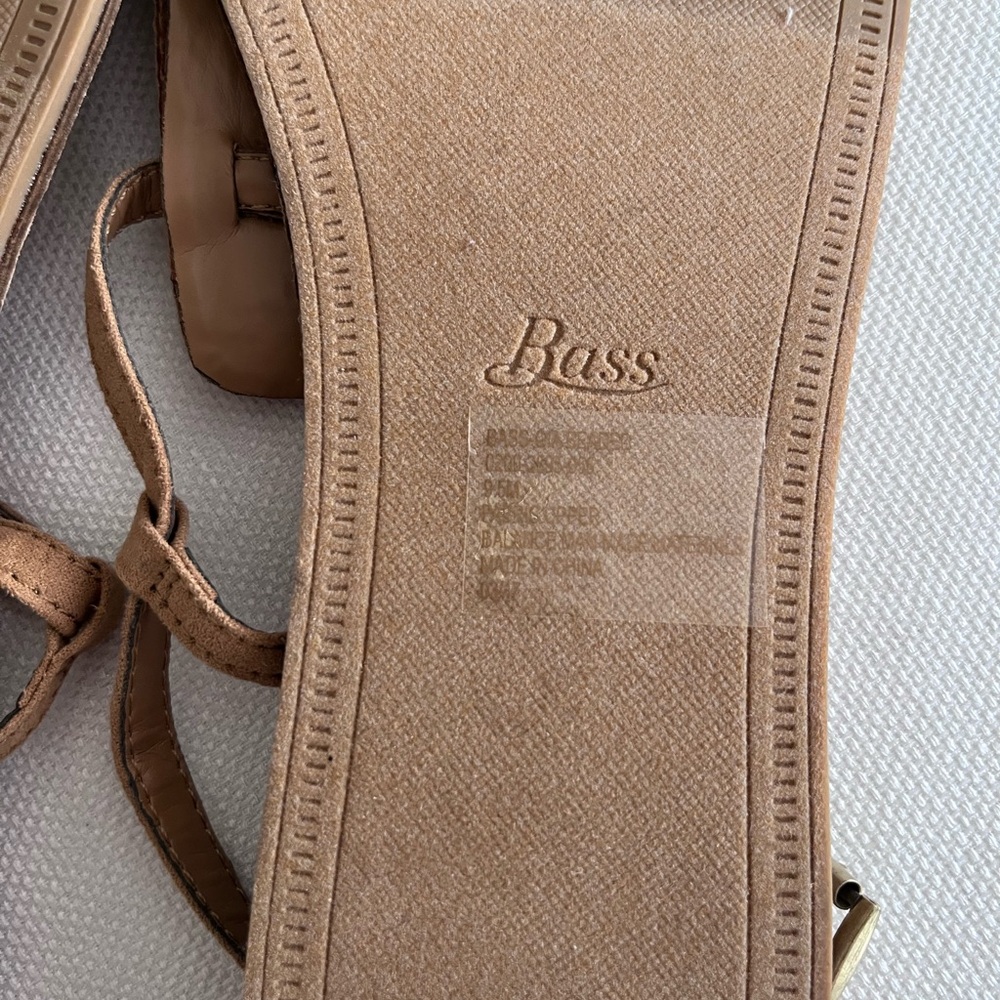 Bass Women's Tan Beaded T‑Strap Sandals Size 9 1/2 NWOT - Picture 5 of 5